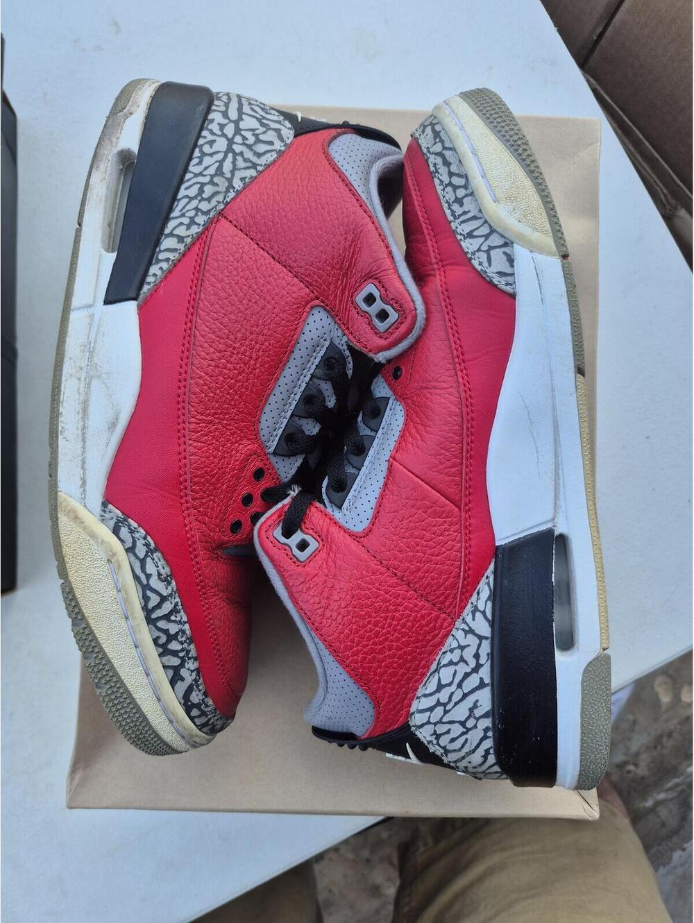 Air Jordan 3 Retro Men's Size 9.5  Fire Red Pre-owned